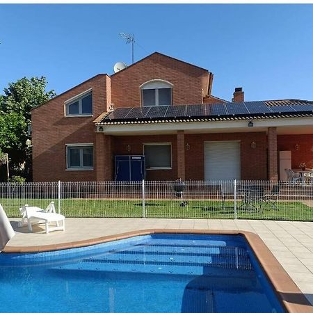 Casa Con Jardin Y Piscina Privada. Villa Santa Eulalia de Ronsaná Екстериор снимка