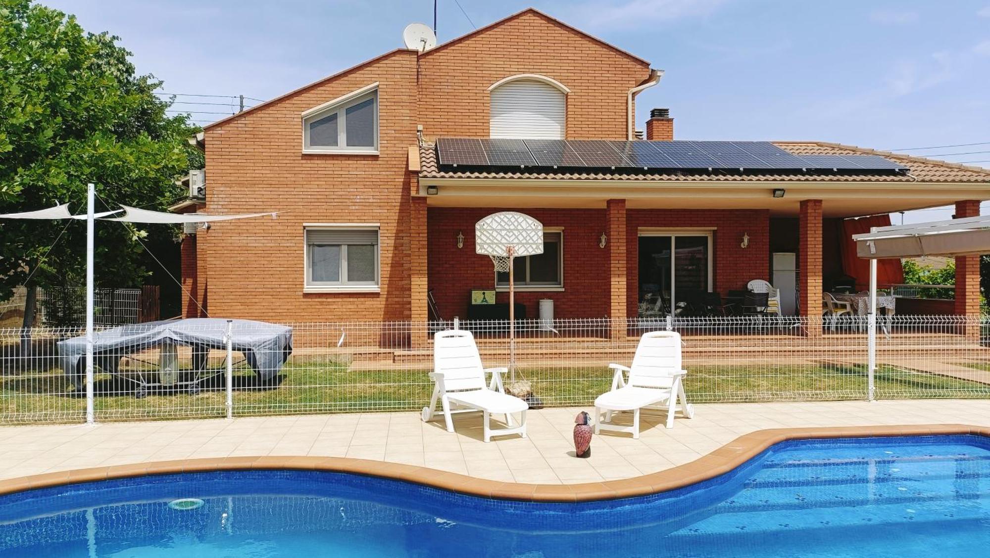 Casa Con Jardin Y Piscina Privada. Villa Santa Eulalia de Ronsaná Екстериор снимка