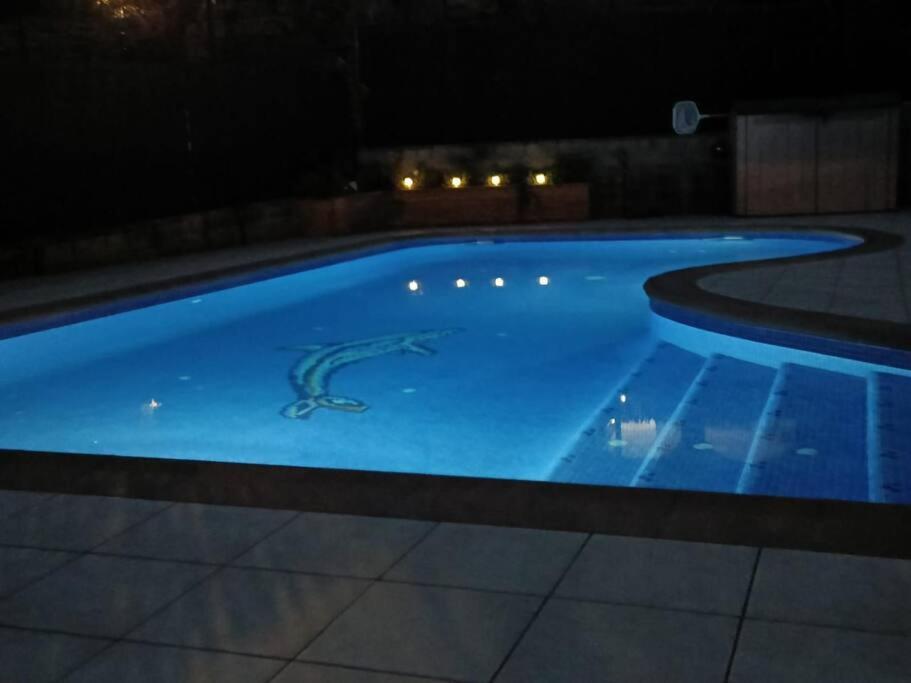 Casa Con Jardin Y Piscina Privada. Villa Santa Eulalia de Ronsaná Екстериор снимка