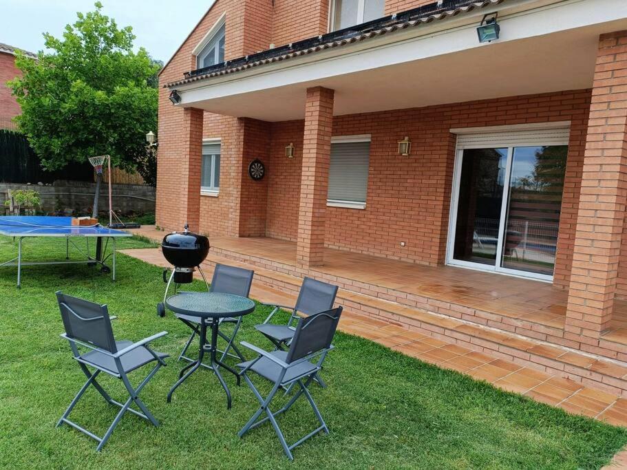 Casa Con Jardin Y Piscina Privada. Villa Santa Eulalia de Ronsaná Екстериор снимка