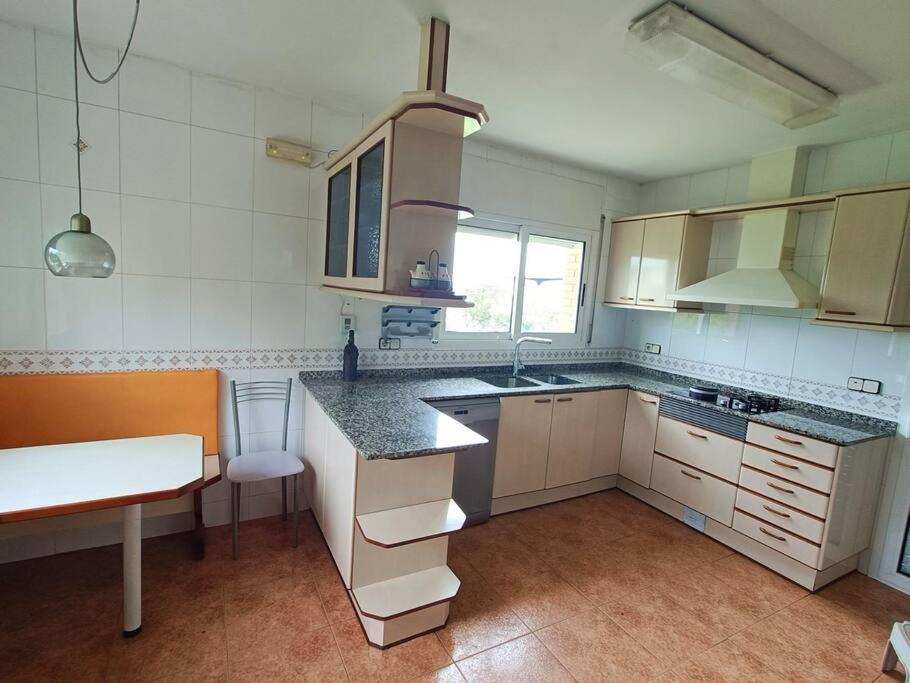 Casa Con Jardin Y Piscina Privada. Villa Santa Eulalia de Ronsaná Екстериор снимка