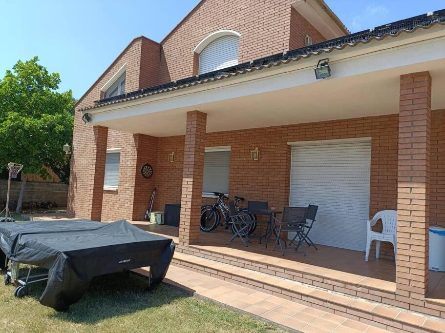 Casa Con Jardin Y Piscina Privada. Villa Santa Eulalia de Ronsaná Екстериор снимка