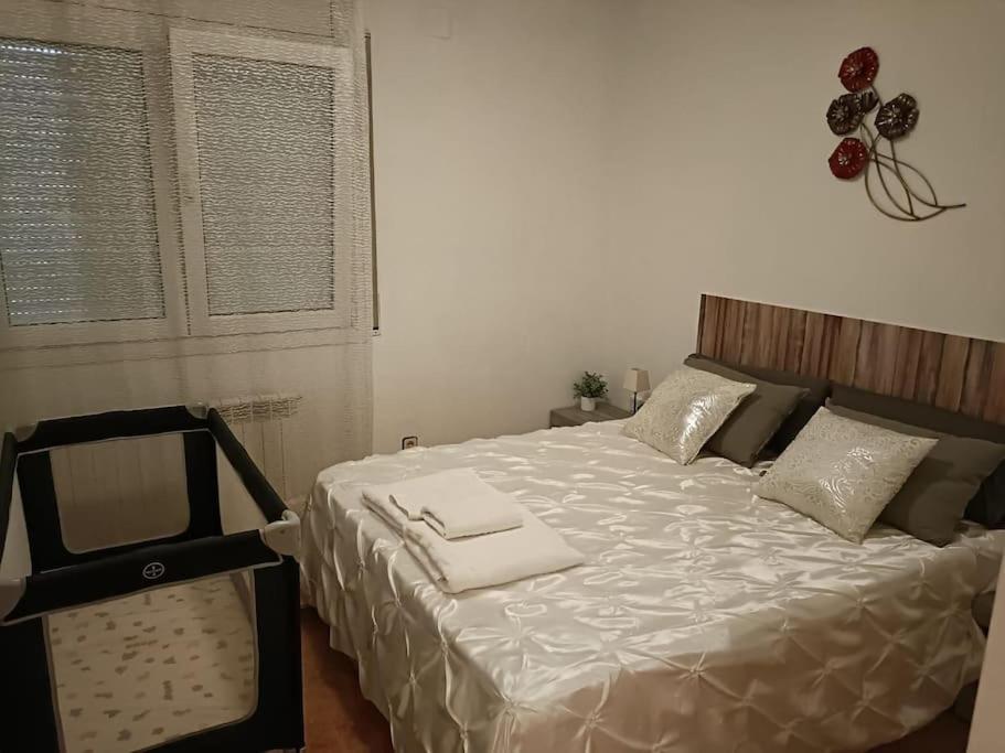 Casa Con Jardin Y Piscina Privada. Villa Santa Eulalia de Ronsaná Екстериор снимка