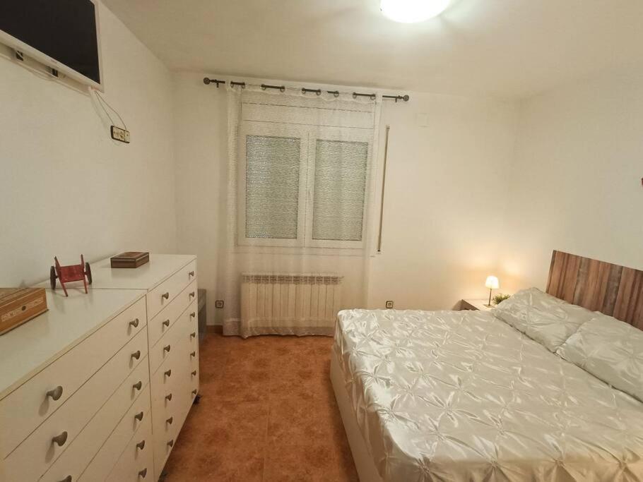 Casa Con Jardin Y Piscina Privada. Villa Santa Eulalia de Ronsaná Екстериор снимка