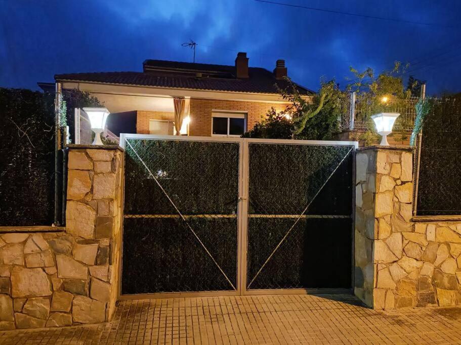 Casa Con Jardin Y Piscina Privada. Villa Santa Eulalia de Ronsaná Екстериор снимка